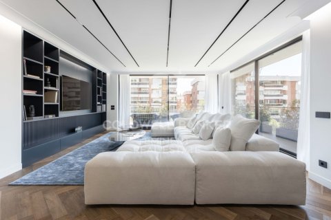 Apartamento en venta en Barcelona, España 4 dormitorios, 289 m2 No. 160247 - foto 2