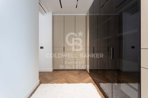 Apartment for sale in Barcelona, Spain 4 bedrooms, 289 sq.m. No. 160247 - photo 18