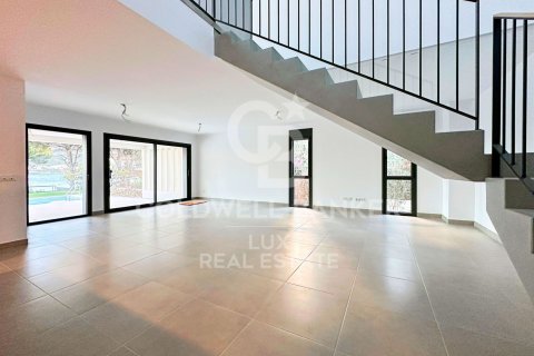 Villa for sale in Llanca, Girona, Spain 5 bedrooms, 289 sq.m. No. 160245 - photo 5