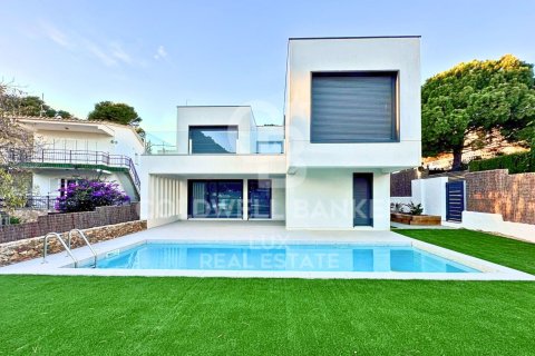 Villa for sale in Llanca, Girona, Spain 5 bedrooms, 289 sq.m. No. 160245 - photo 1