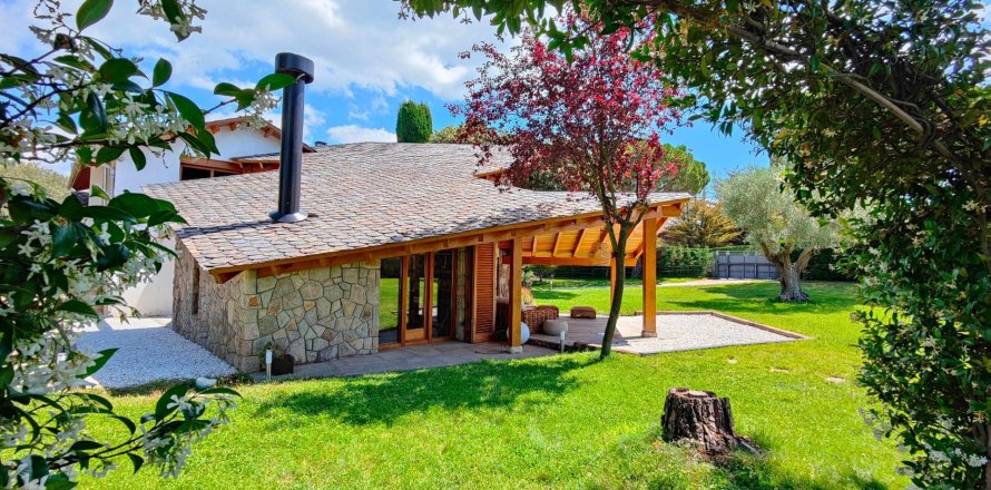 House in Seva, Barcelona, Spain 8 bedrooms, No. 141153