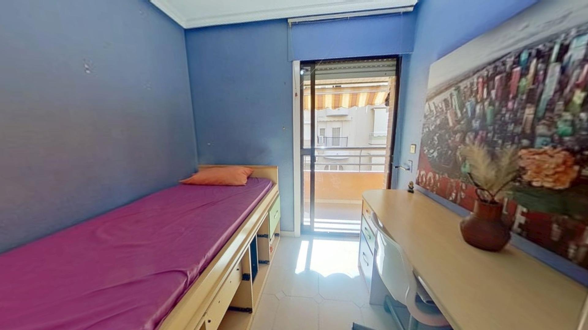 Apartment à Torrevieja, Alicante, Espagne 4 chambres, 117 m2 No. 182714