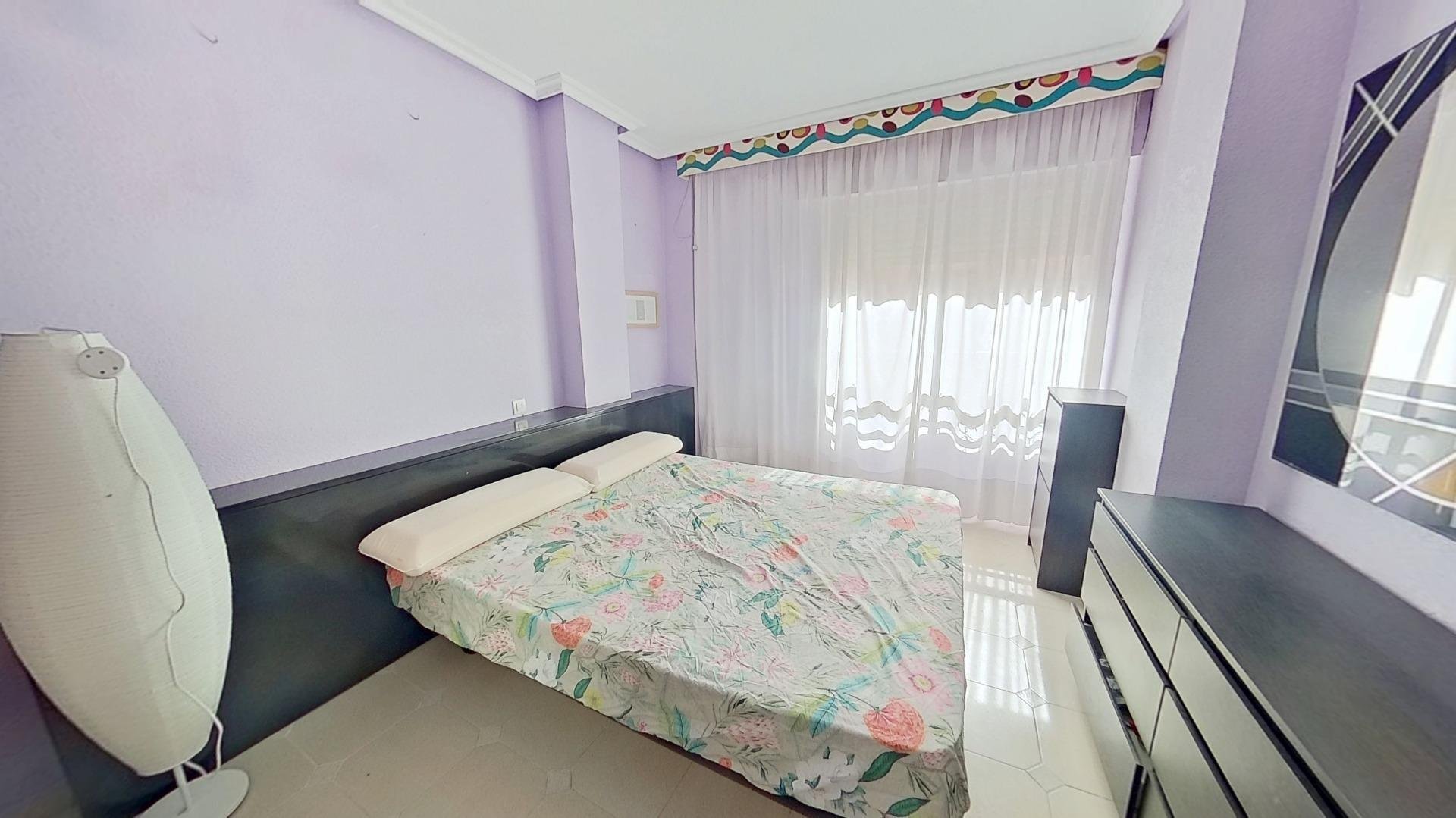 Apartment à Torrevieja, Alicante, Espagne 4 chambres, 117 m2 No. 182714