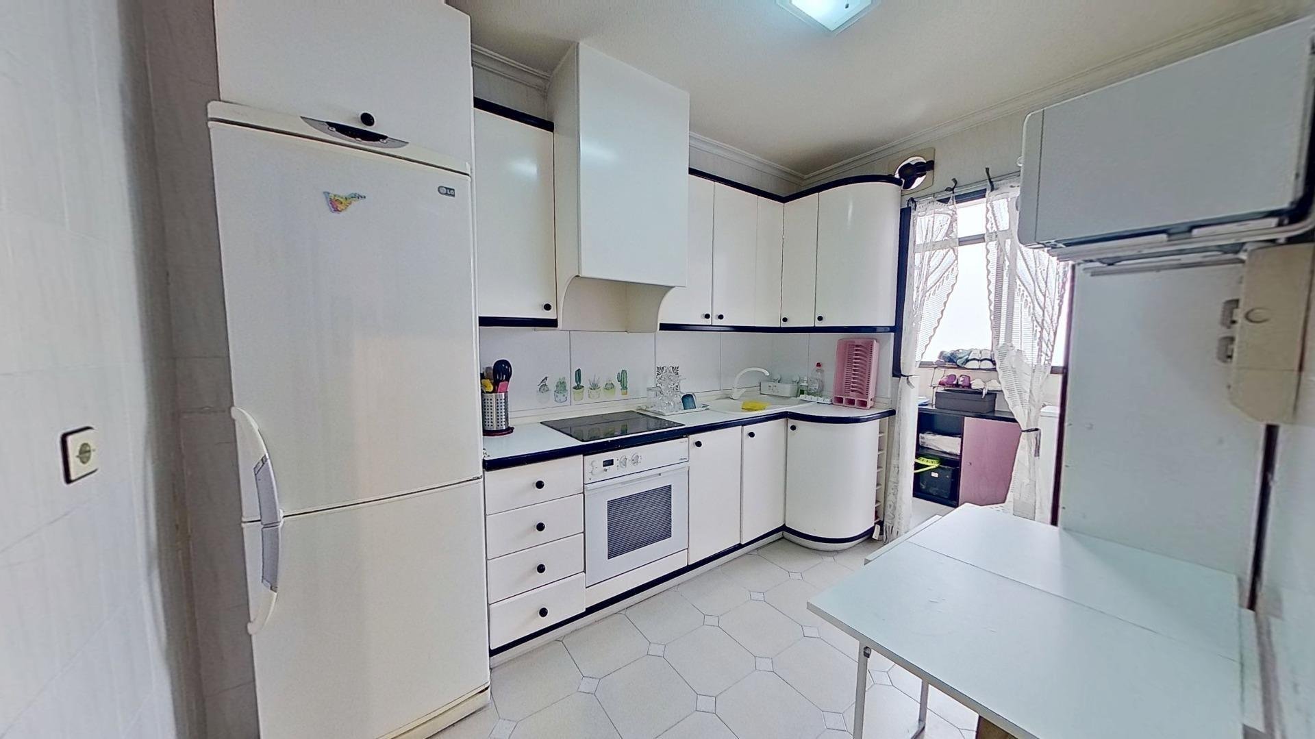 Apartment à Torrevieja, Alicante, Espagne 4 chambres, 117 m2 No. 182714