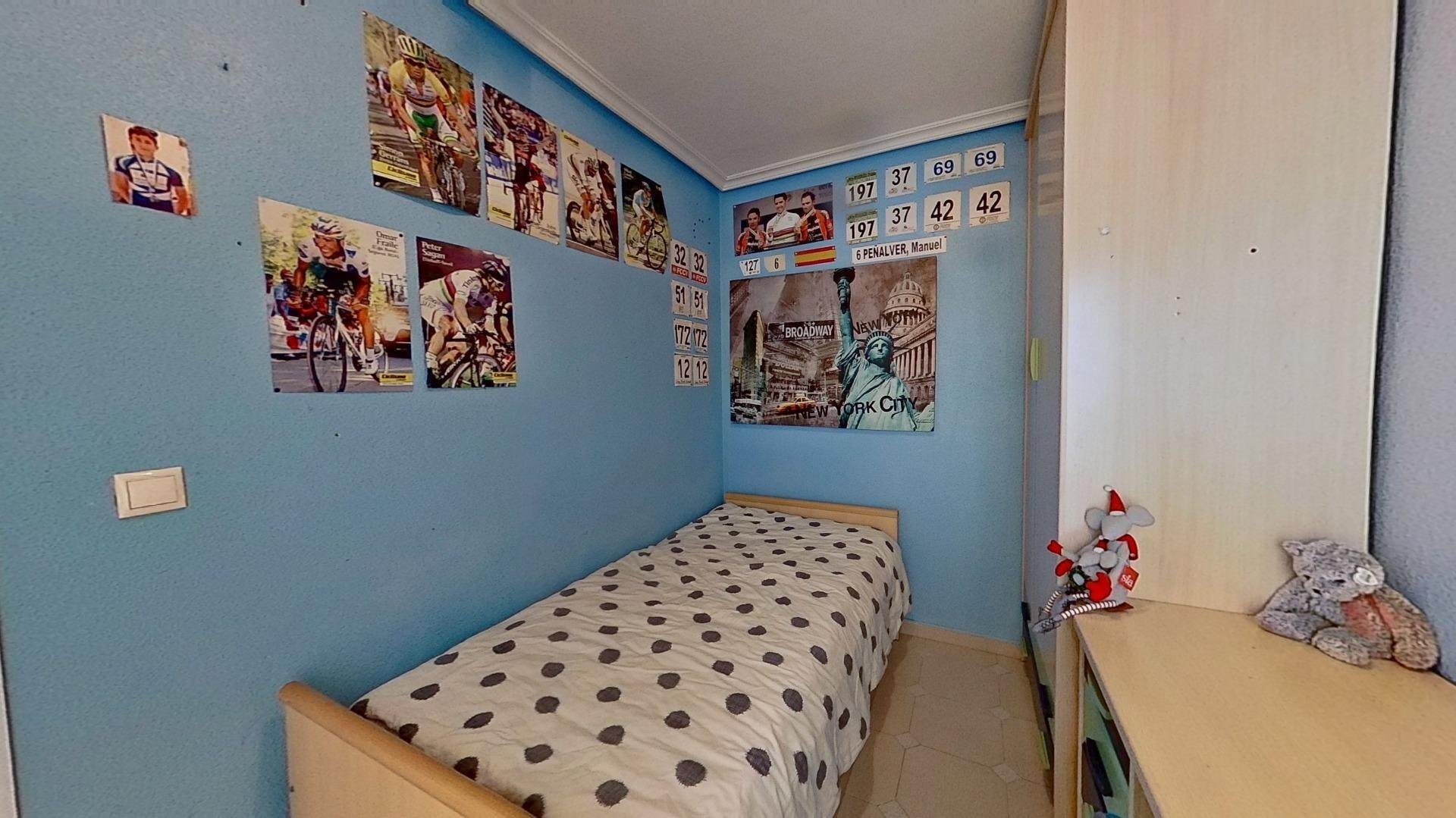 Apartment à Torrevieja, Alicante, Espagne 4 chambres, 117 m2 No. 182714