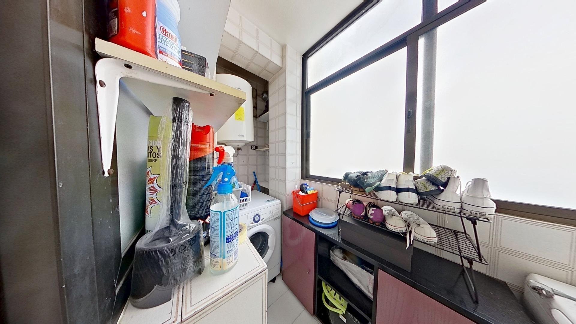 Apartment à Torrevieja, Alicante, Espagne 4 chambres, 117 m2 No. 182714