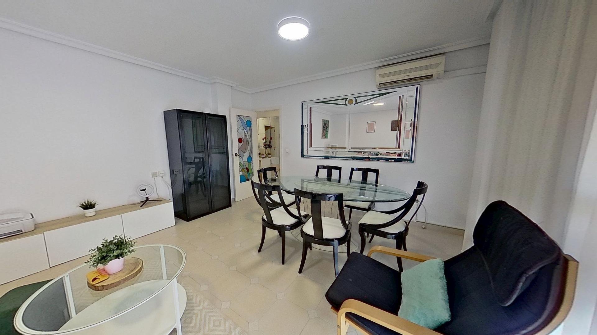 Apartment à Torrevieja, Alicante, Espagne 4 chambres, 117 m2 No. 182714