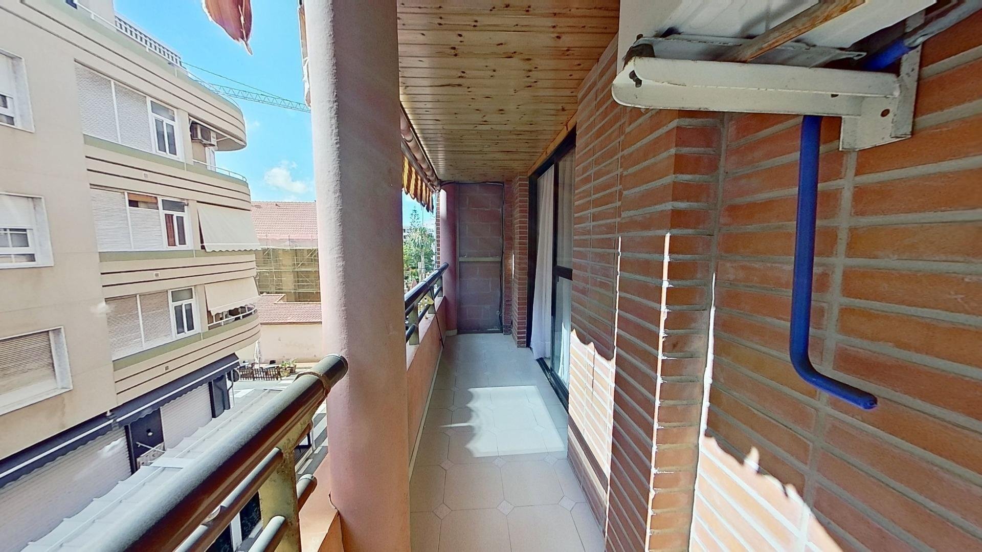 Apartment à Torrevieja, Alicante, Espagne 4 chambres, 117 m2 No. 182714