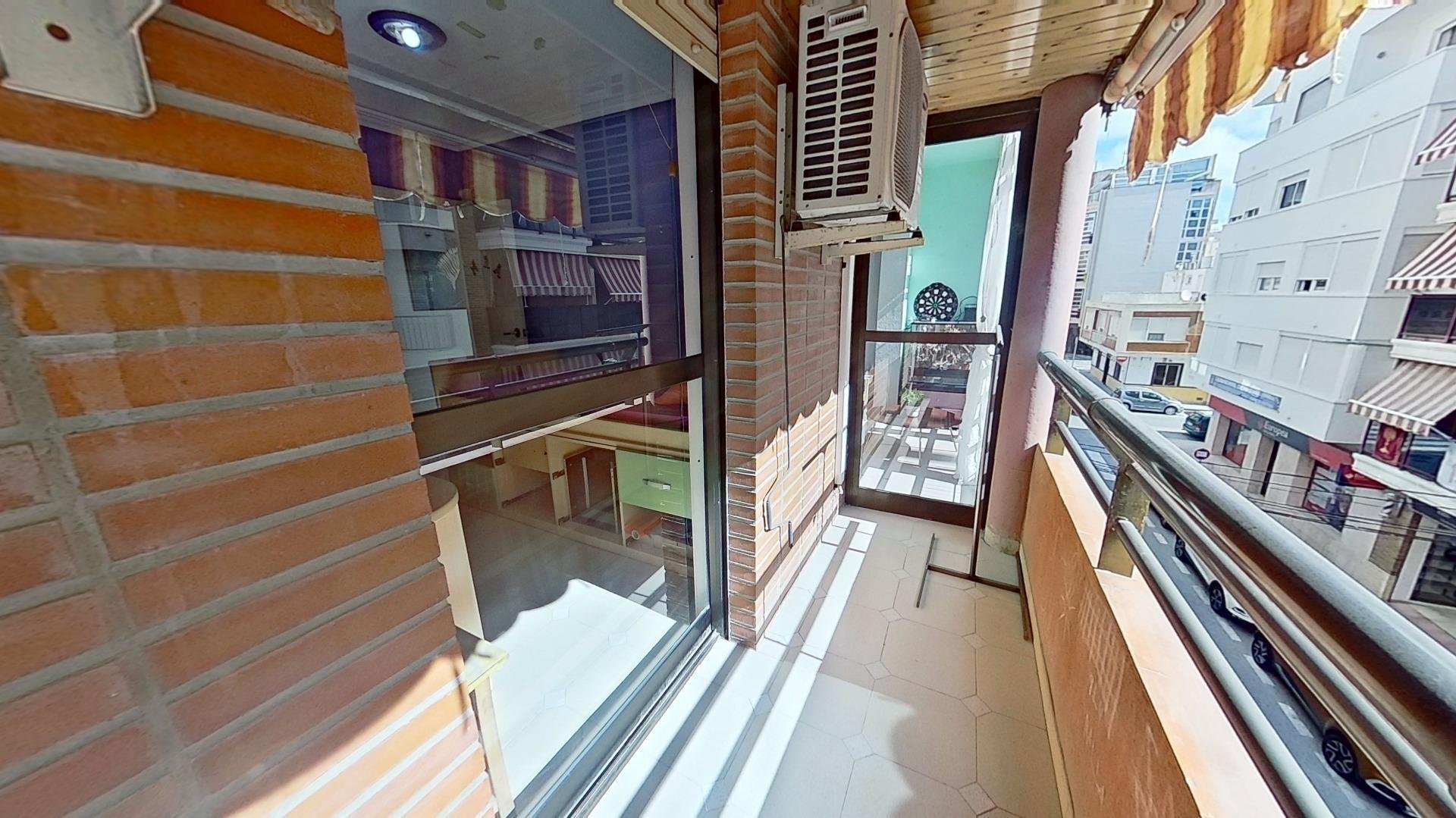 Apartment à Torrevieja, Alicante, Espagne 4 chambres, 117 m2 No. 182714