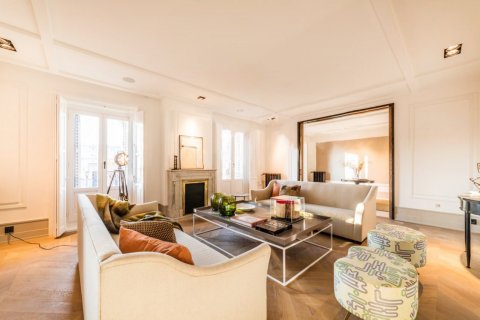 Apartment for sale Madrid, Spain 4 bedrooms, 379 sq.m. No. 58459 - photo 4