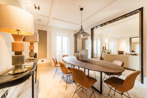 Apartment for sale Madrid, Spain 4 bedrooms, 379 sq.m. No. 58459 - photo 1