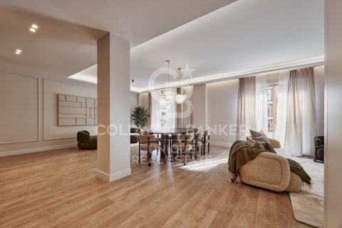 Apartamento en venta en Madrid, España 5 dormitorios, 235 m2 No. 156788 - foto 4