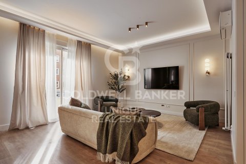 Apartamento en venta en Madrid, España 5 dormitorios, 235 m2 No. 156788 - foto 5