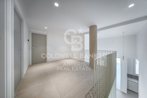 Paritalo myytävänä L'Hospitalet de Llobregat, Barcelona, Espanja, 2 makuuhuonetta, 116 m2 No. 156787 - kuva 15