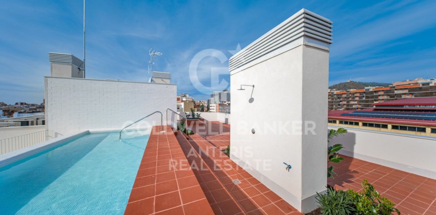 Tvåvåningslägenhet i L'Hospitalet de Llobregat, Barcelona, Spanien 2 sovrum, 116 kvm. Nr. 156787