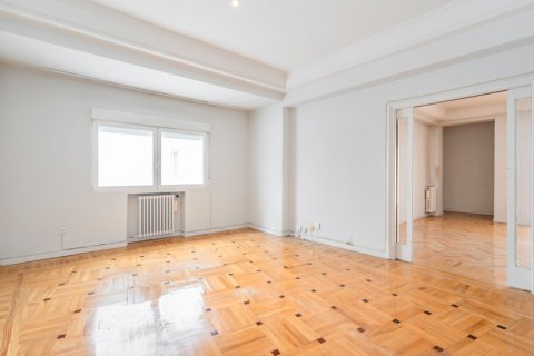 Huoneisto myytävänä Madrid, Espanja, 6 makuuhuonetta, 352 m2 No. 164277 - kuva 10