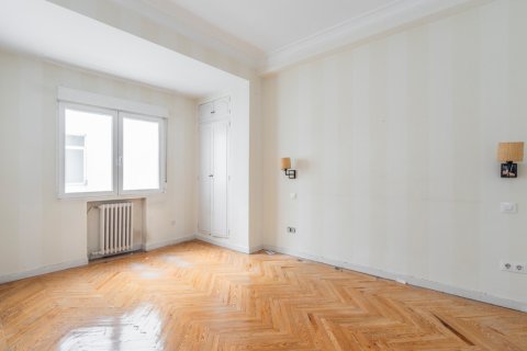 Huoneisto myytävänä Madrid, Espanja, 6 makuuhuonetta, 352 m2 No. 164277 - kuva 24