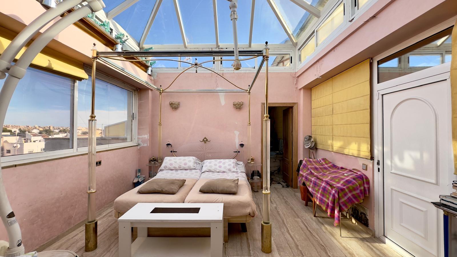 Appartamento a Torrevieja, Alicante, Spagna 2 camere da letto, 195 mq. N° 155630