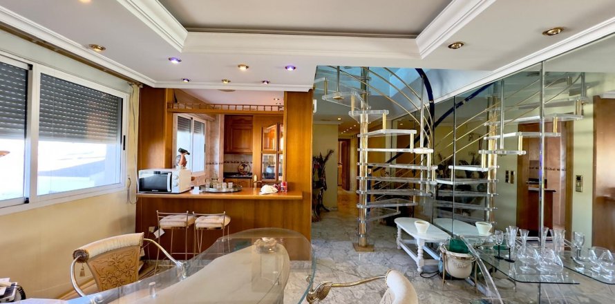 Apartment à Torrevieja, Alicante, Espagne 2 chambres, 195 m2 No. 155630