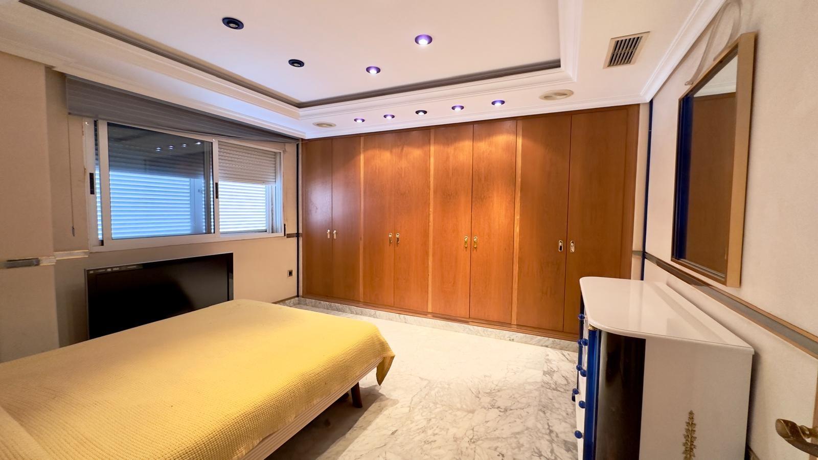 Appartamento a Torrevieja, Alicante, Spagna 2 camere da letto, 195 mq. N° 155630
