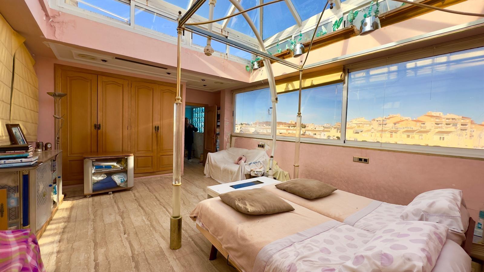 Appartamento a Torrevieja, Alicante, Spagna 2 camere da letto, 195 mq. N° 155630