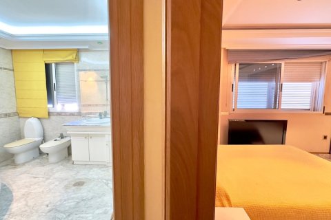 Apartment à vendre à Torrevieja, Alicante, Espagne, 2 chambres, 195 m2 No. 155630 - photo 9