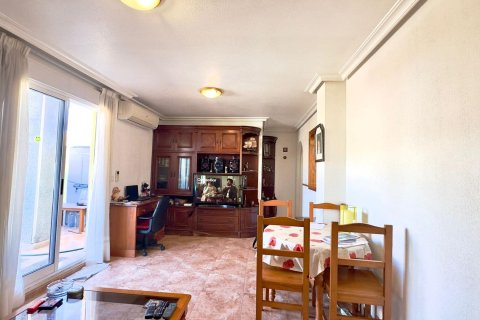 Apartment à vendre à Torrevieja, Alicante, Espagne, 2 chambres, 73 m2 No. 155628 - photo 2