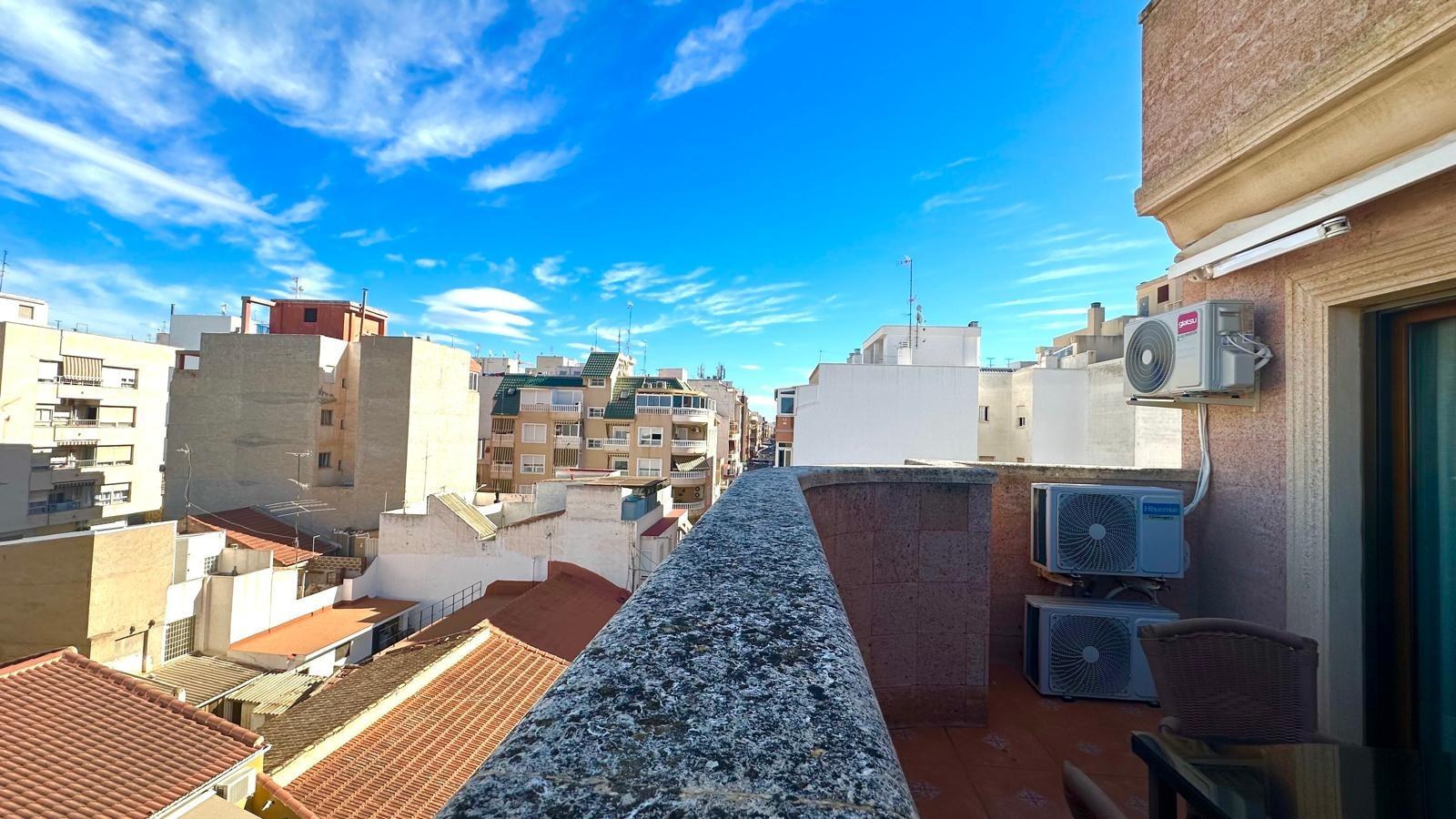 Apartment à Torrevieja, Alicante, Espagne 2 chambres, 98 m2 No. 155632