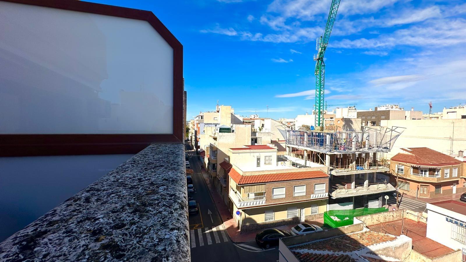 Apartment à Torrevieja, Alicante, Espagne 2 chambres, 98 m2 No. 155632