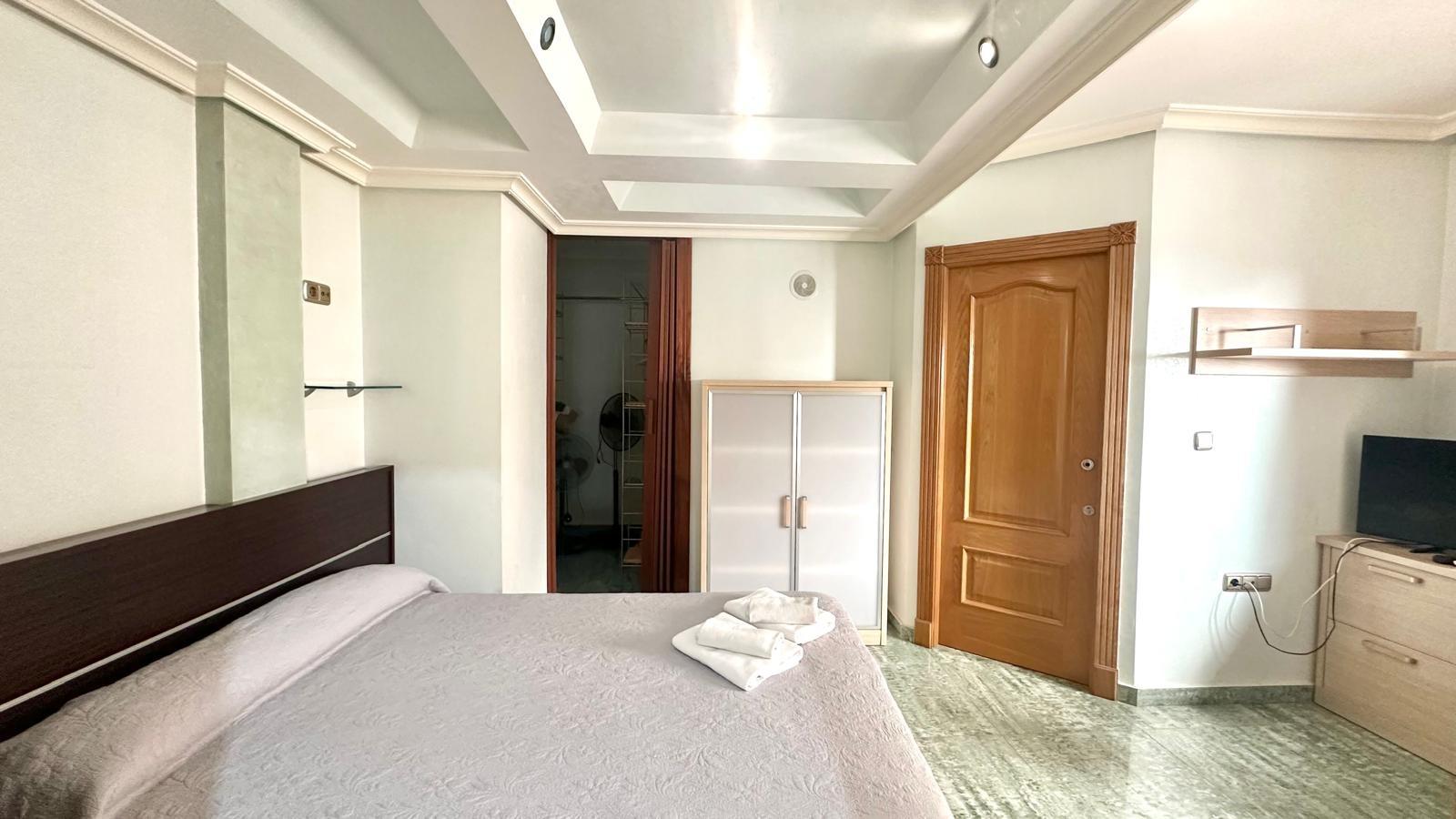 Apartment à Torrevieja, Alicante, Espagne 2 chambres, 98 m2 No. 155632