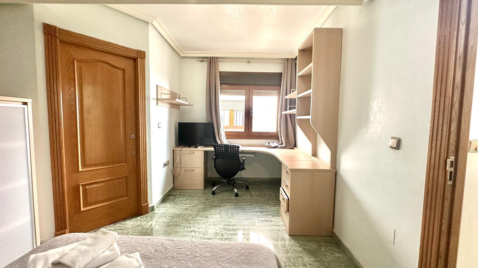 Apartment à Torrevieja, Alicante, Espagne 2 chambres, 98 m2 No. 155632