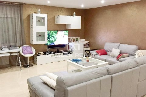 House for sale in Lloret de Mar, Girona, Spain 4 bedrooms, 224 sq.m. No. 177018 - photo 9
