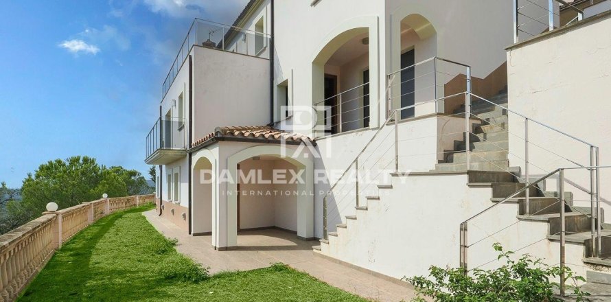 Villa in Platja D'aro, Girona, Spain 4 bedrooms, 443 sq.m. No. 177019