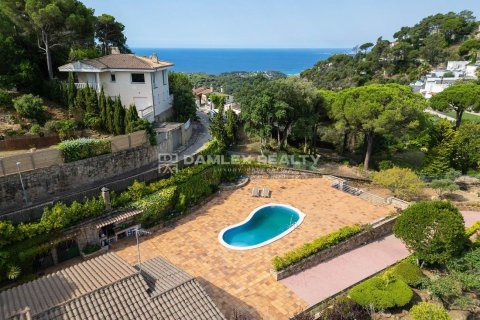 Villa for sale in Lloret de Mar, Girona, Spain 4 bedrooms, 250 sq.m. No. 177013 - photo 8