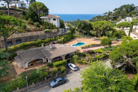 Villa in Lloret de Mar, Girona, Spain 4 bedrooms, 250 sq.m. No. 177013