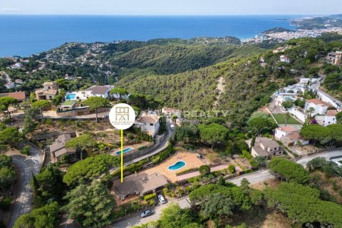 Villa for sale in Lloret de Mar, Girona, Spain 4 bedrooms, 250 sq.m. No. 177013 - photo 2