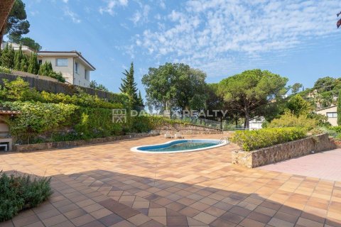 Villa for sale in Lloret de Mar, Girona, Spain 4 bedrooms, 250 sq.m. No. 177013 - photo 28
