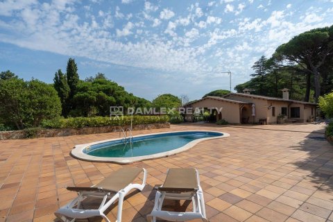 Villa for sale in Lloret de Mar, Girona, Spain 4 bedrooms, 250 sq.m. No. 177013 - photo 6