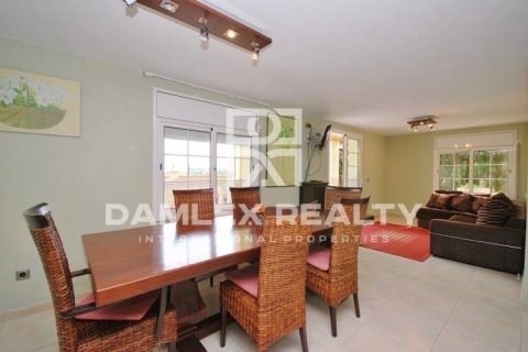 House à vendre à Lloret de Mar, Girona, Espagne, 5 chambres, 200 m2 No. 177015 - photo 3