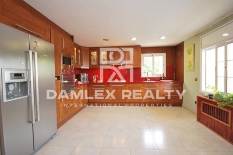 House à vendre à Lloret de Mar, Girona, Espagne, 5 chambres, 200 m2 No. 177015 - photo 4