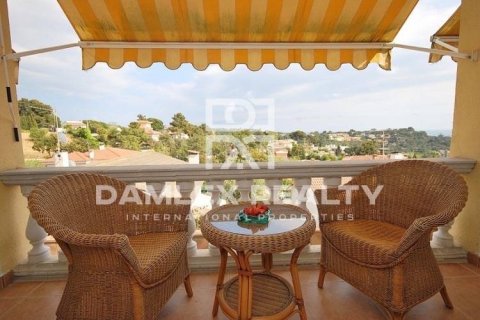 House à vendre à Lloret de Mar, Girona, Espagne, 5 chambres, 200 m2 No. 177015 - photo 2