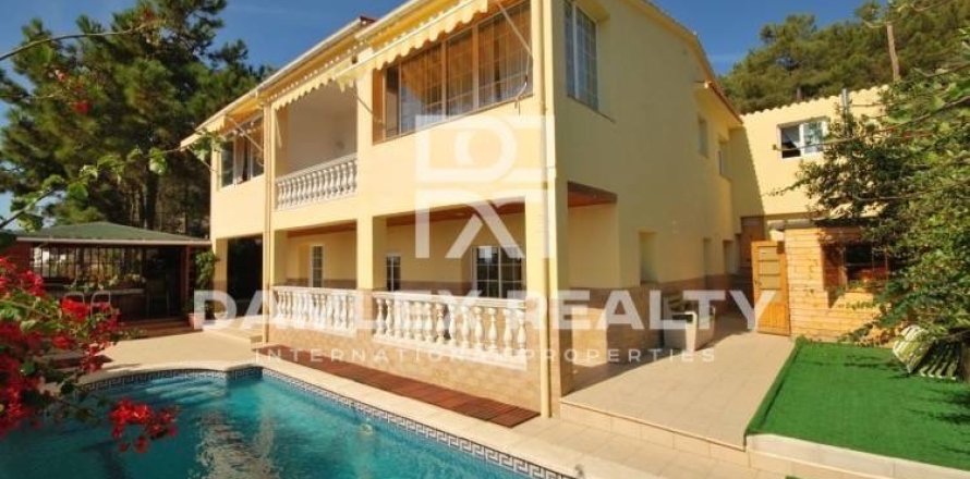 House à Lloret de Mar, Girona, Espagne 5 chambres, 200 m2 No. 177015