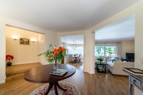 Huvila myytävänä Santa Ponsa, Mallorca, Espanja, 4 makuuhuonetta, 300 m2 No. 177573 - kuva 10