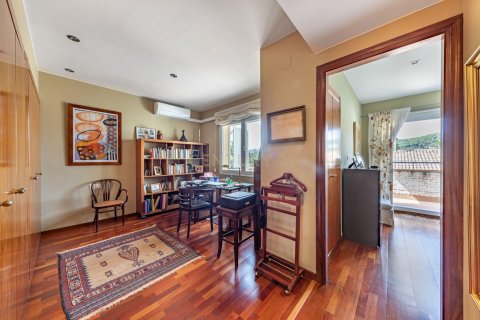 Talo myytävänä Cabrils, Barcelona, Espanja, 4 makuuhuonetta, 306.14 m2 No. 191100 - kuva 20