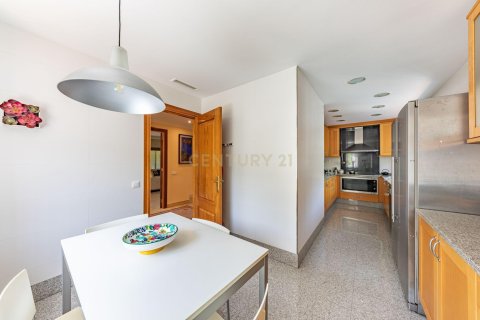 Talo myytävänä Cabrils, Barcelona, Espanja, 4 makuuhuonetta, 306.14 m2 No. 191100 - kuva 11