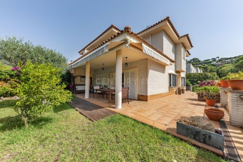 Talo myytävänä Cabrils, Barcelona, Espanja, 4 makuuhuonetta, 306.14 m2 No. 191100 - kuva 1