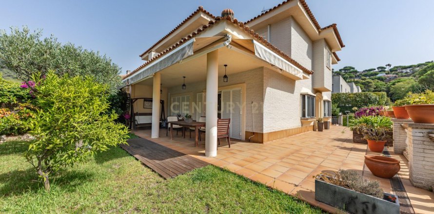 Talo Cabrils, Barcelona, Espanja 4 makuuhuonetta, 306.14 m2 No. 191100