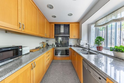 Talo myytävänä Cabrils, Barcelona, Espanja, 4 makuuhuonetta, 306.14 m2 No. 191100 - kuva 8