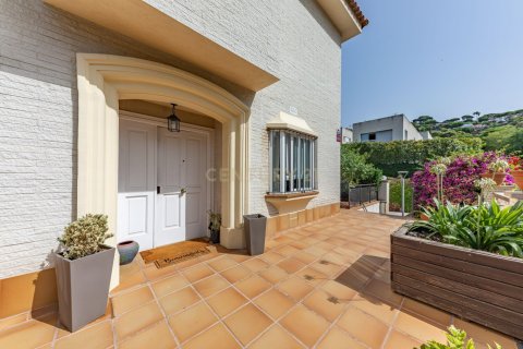 Talo myytävänä Cabrils, Barcelona, Espanja, 4 makuuhuonetta, 306.14 m2 No. 191100 - kuva 7