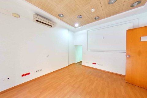Liikekiinteistö myytävänä Sabadell, Barcelona, Espanja , 146 m2 No. 191096 - kuva 6
